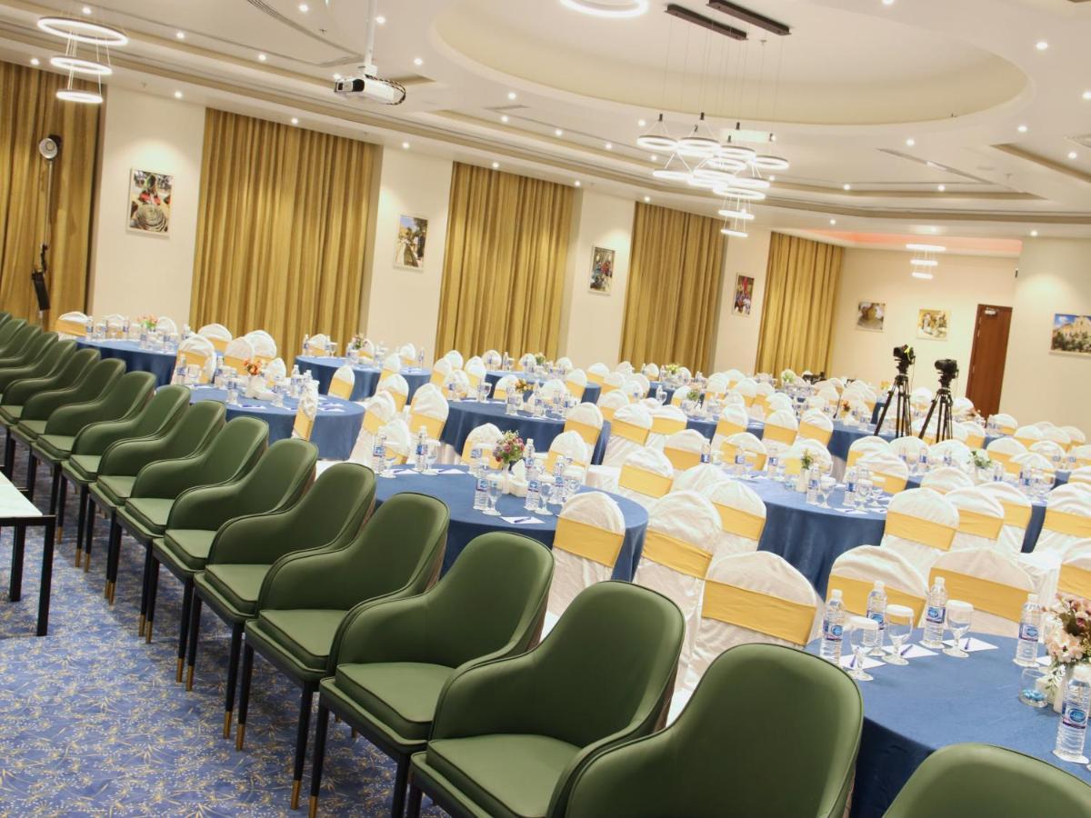 Rozana Hotel Muscat Exteriör bild