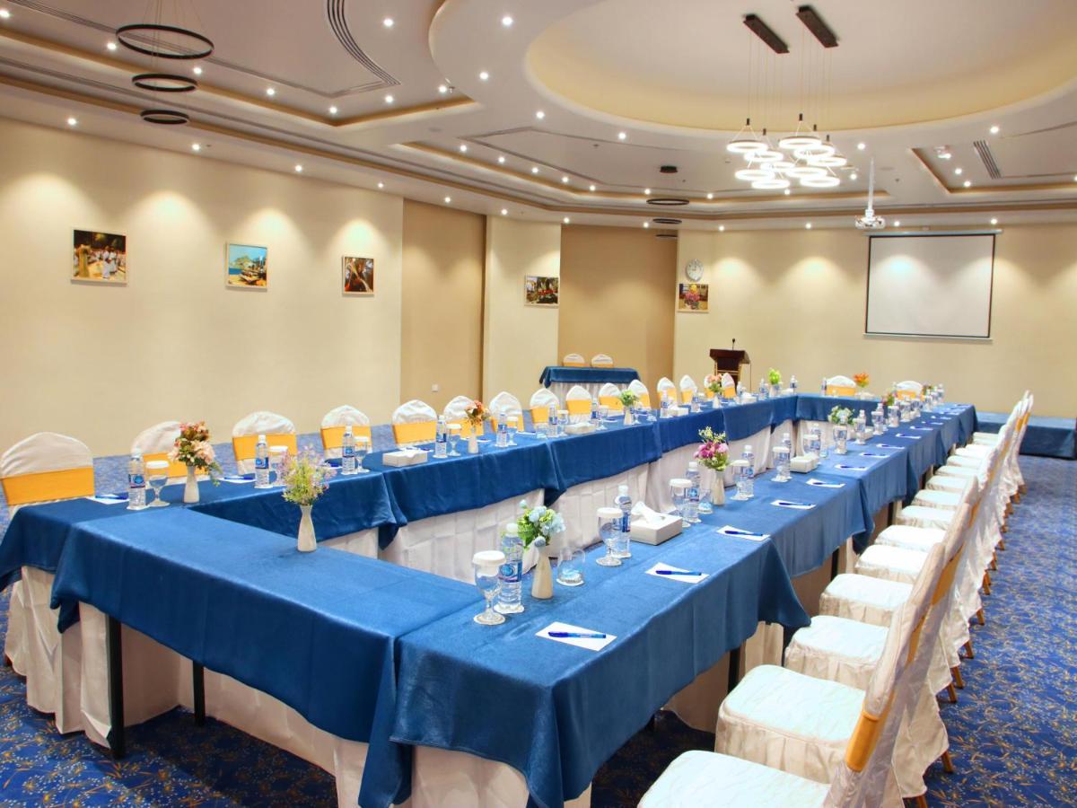 Rozana Hotel Muscat Exteriör bild